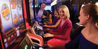 Tim dollar 138 di pusat layanan pelanggan yang modern dan profesional